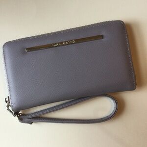 Steve Madden Gray Wristlet Clutch Wallet Purse Chic Stylish Design
